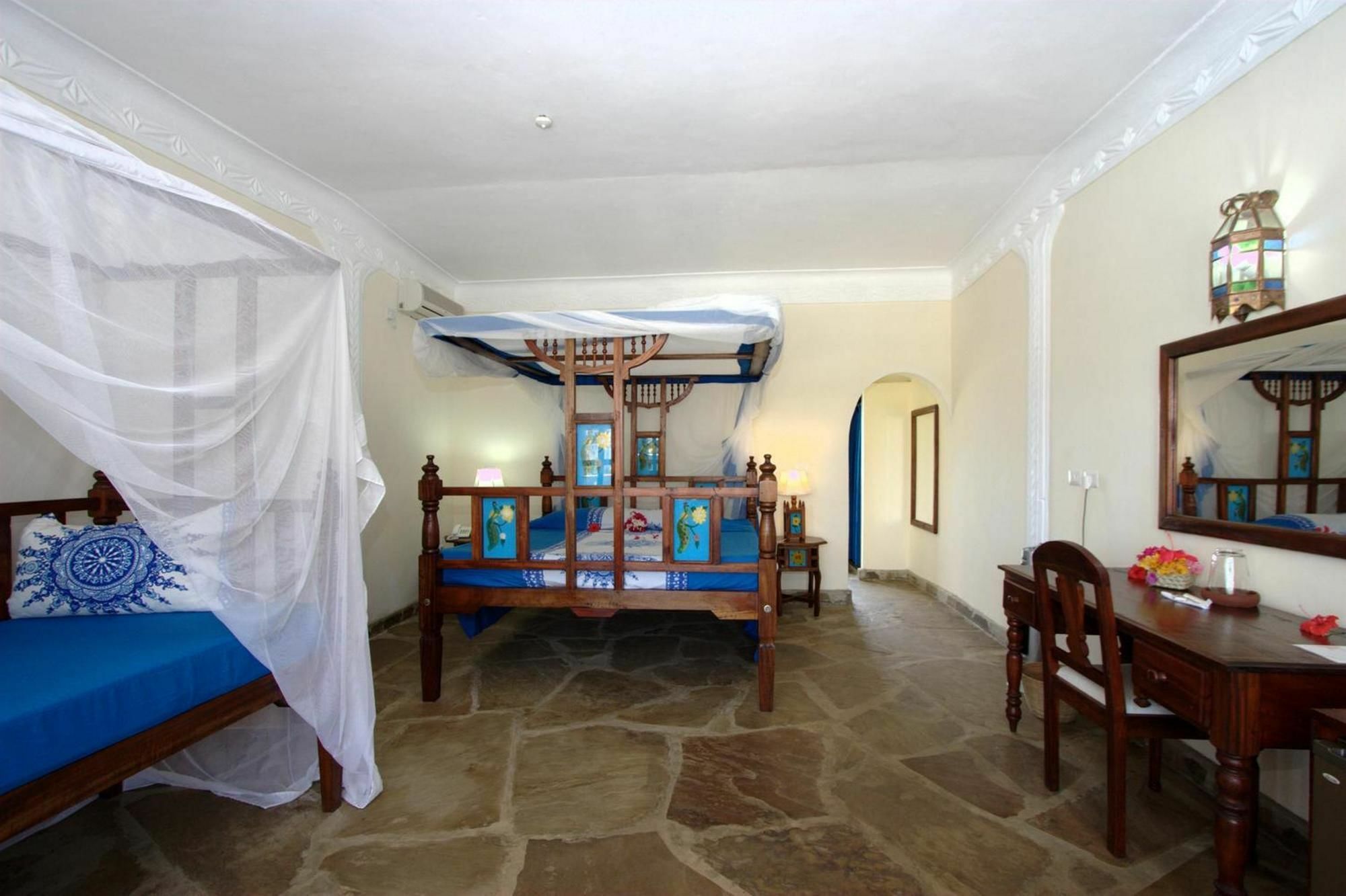 Jumbo Watamu Hotel ภายนอก รูปภาพ